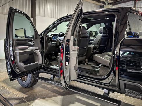 Used 2025 GMC Sierra 2500 AT4X AWD/4WD image 31