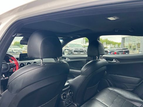 Used 2021 Kia Stinger GT2 image 9
