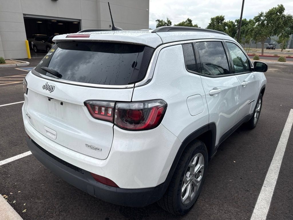 Used 2024 Jeep Compass Latitude AWD/4WD image 4