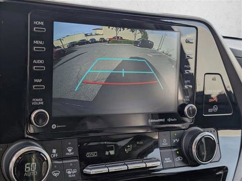 Used 2021 Toyota Highlander XLE image 14