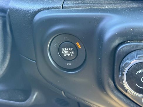 Used 2019 Jeep Wrangler Unlimited Sahara AWD/4WD image 30