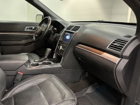 Used 2017 Ford Explorer Limited AWD/4WD image 29