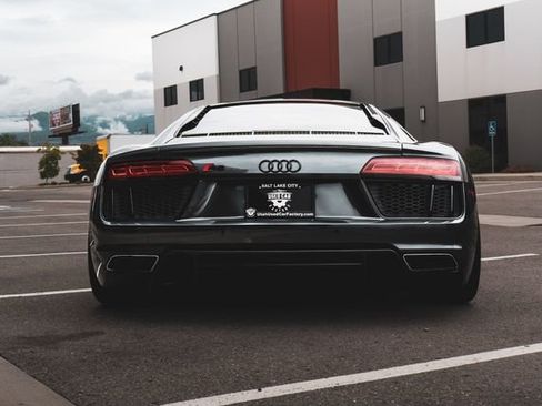Used 2017 Audi R8 V10 AWD/4WD image 5