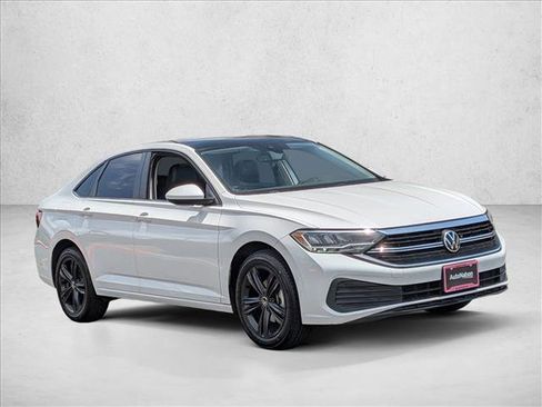 Used 2022 Volkswagen Jetta SE FWD image 4