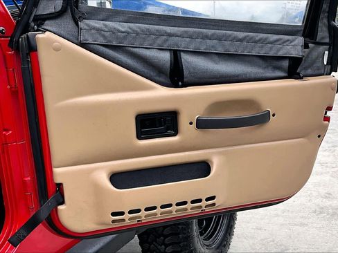 Used 2001 Jeep Wrangler SE image 22