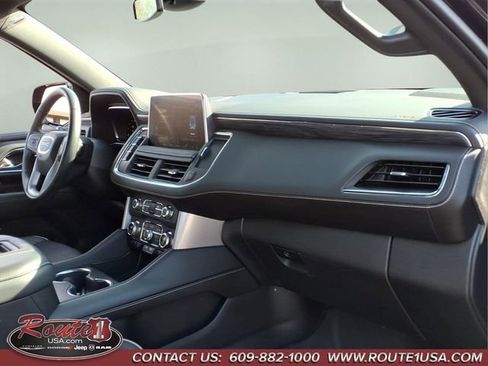Used 2023 GMC Yukon XL SLT w/ SLT Premium Package image 15