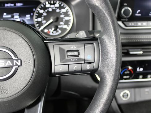Used 2023 Nissan Rogue SV FWD image 13