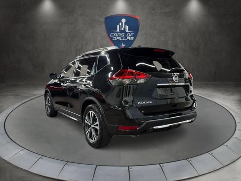 Used 2019 Nissan Rogue SV w/ Premium Package FWD image 3