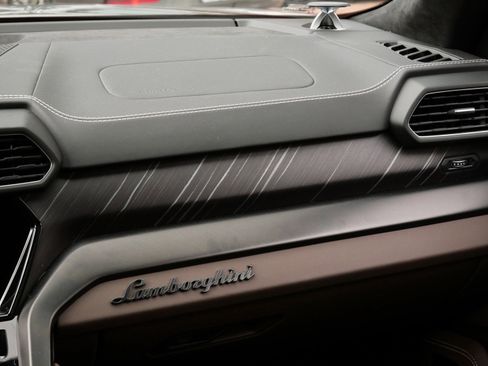 Used 2024 Lamborghini Urus S image 22