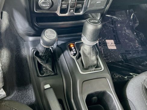 Used 2023 Jeep Wrangler Unlimited Sport AWD/4WD image 16