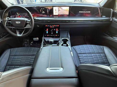 Used 2025 Cadillac Escalade V w/ LPO, ONYX Package image 7