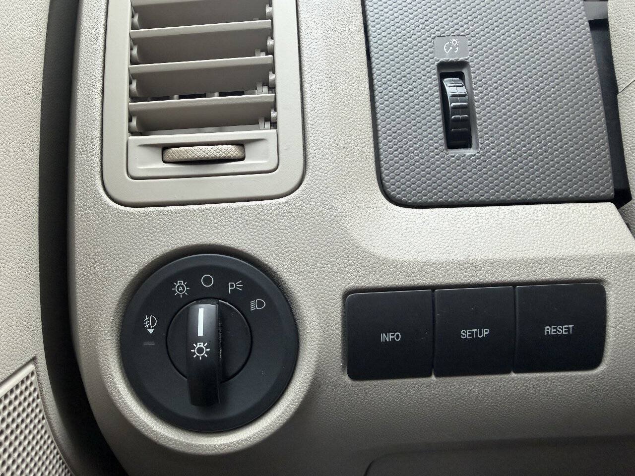 Used 2012 Ford Escape XLT FWD image 13