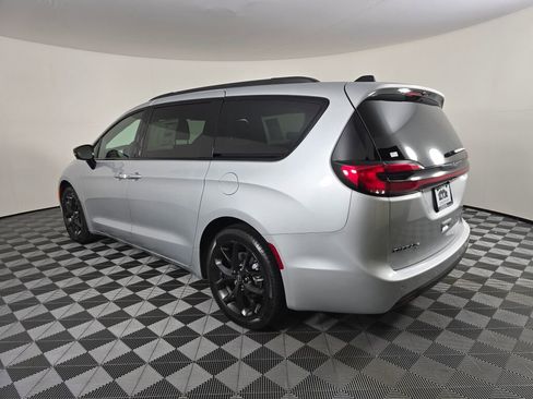 New 2026 Chrysler Pacifica Select w/ S Appearance Package image 6