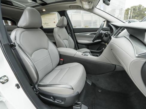 Used 2025 INFINITI QX50 Luxe image 39