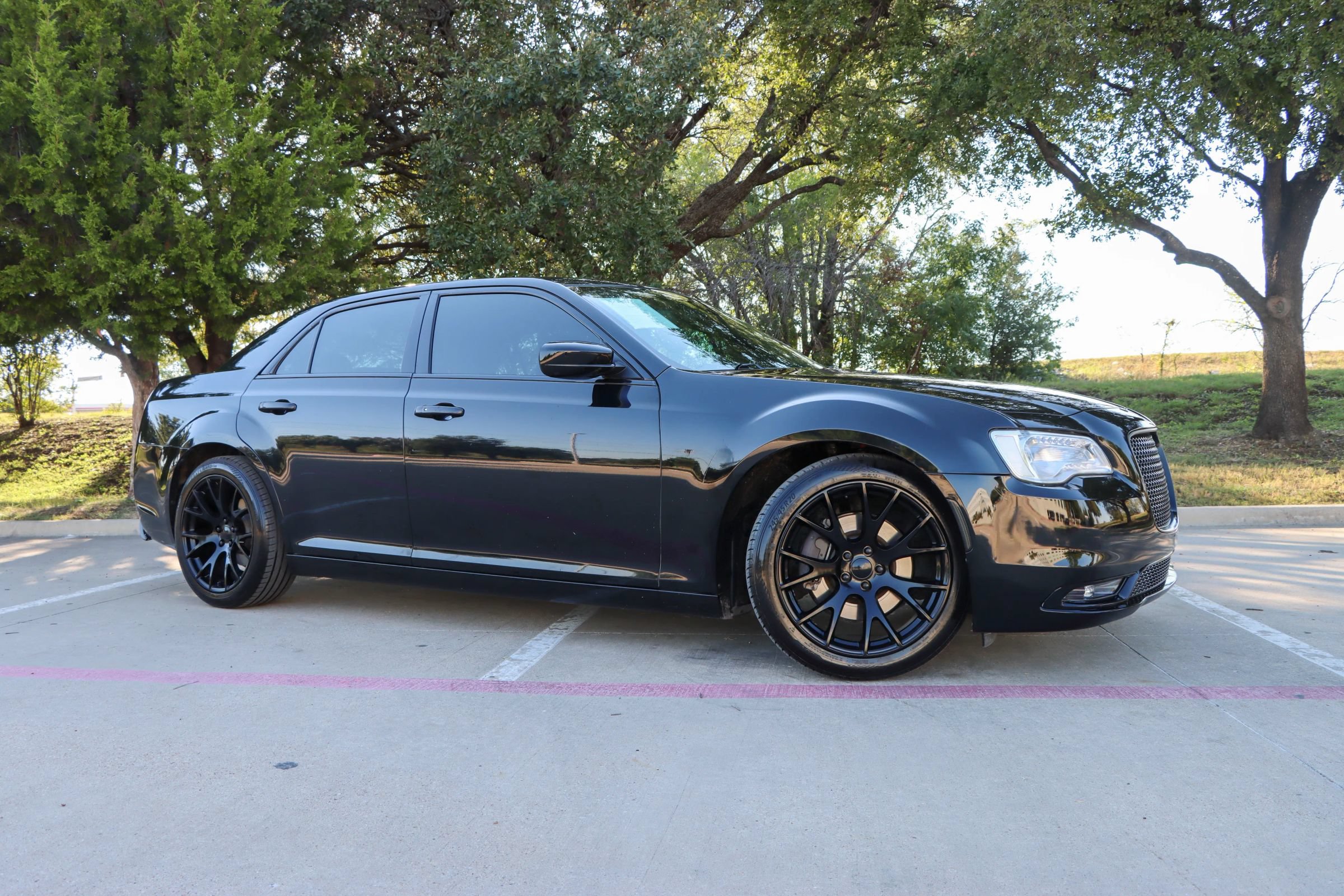 Used 2019 Chrysler 300 C RWD image 1