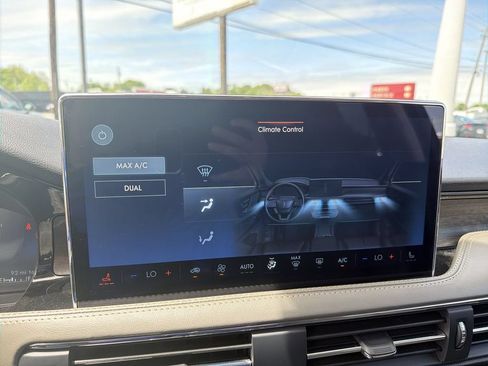 Used 2023 Lincoln Corsair Reserve AWD/4WD image 19