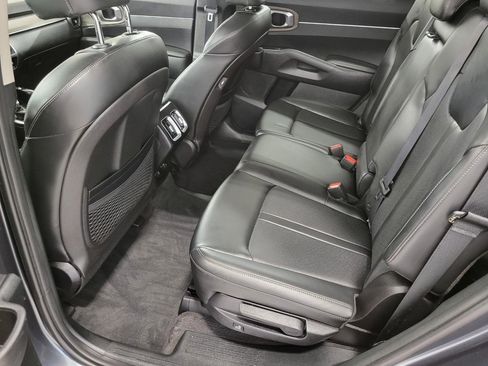 Used 2022 Kia Sorento S image 22