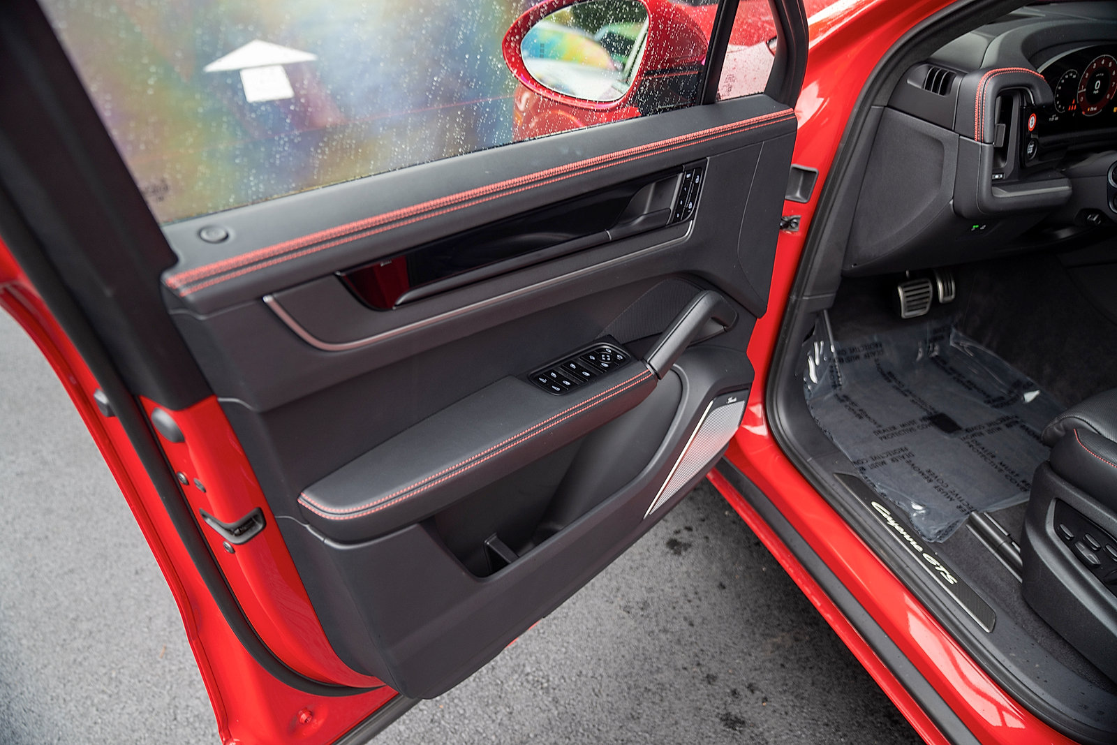 Certified 2025 Porsche Cayenne GTS AWD/4WD image 18
