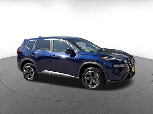 Used 2025 Nissan Rogue SV AWD/4WD image 2