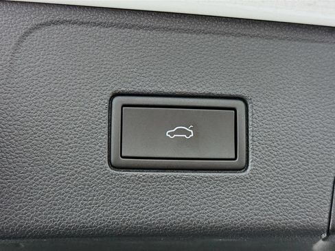 Used 2022 Volkswagen Atlas SEL Premium AWD/4WD image 32