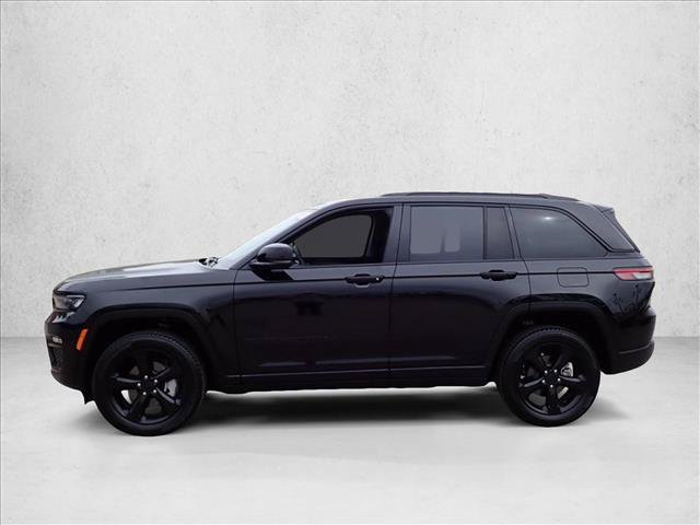 Used 2023 Jeep Grand Cherokee Limited w/ Black Appearance Package AWD/4WD image 2