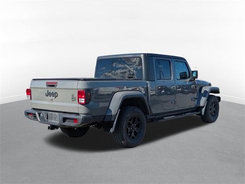 Used 2022 Jeep Gladiator Willys image 3