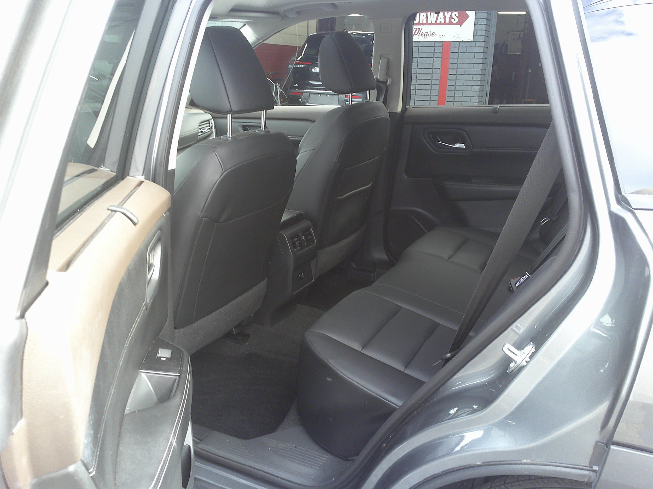 Used 2023 Nissan Rogue SV w/ SV Premium B Package AWD/4WD image 17
