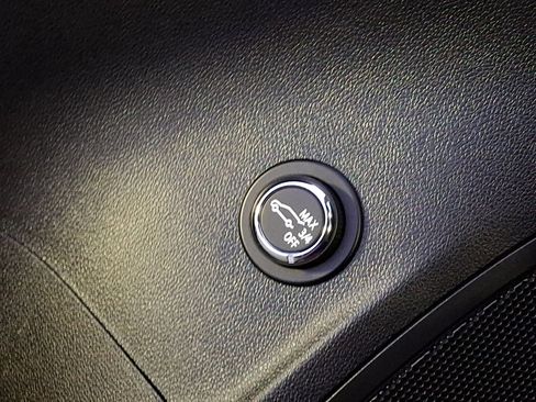 Certified 2023 Buick Envision Essence w/ Sport Touring Package image 27