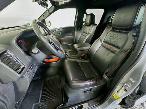 Used 2023 Nissan Frontier PRO-4X w/ Pro-4X Premium Package image 12