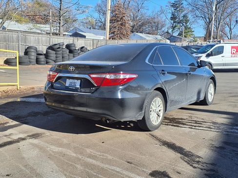 Used 2017 Toyota Camry LE image 4