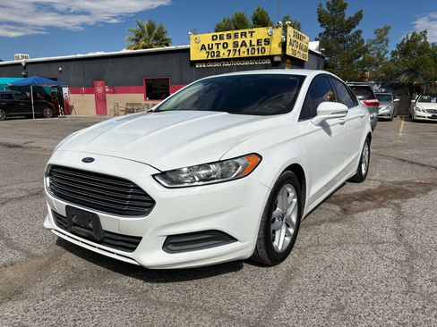 Used 2016 Ford Fusion SE image 2