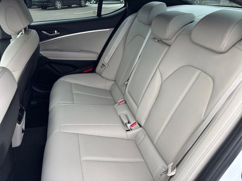 Used 2023 Genesis G70 2.0T image 17