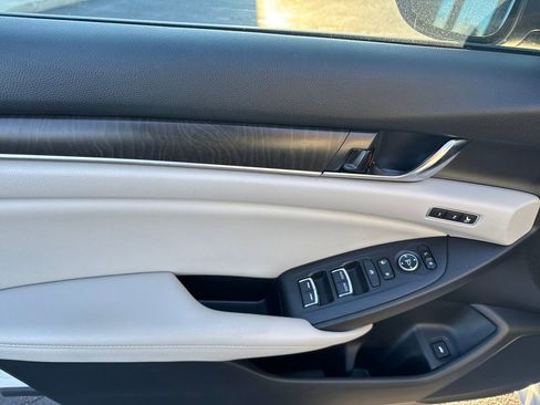 Used 2020 Honda Accord Touring image 12