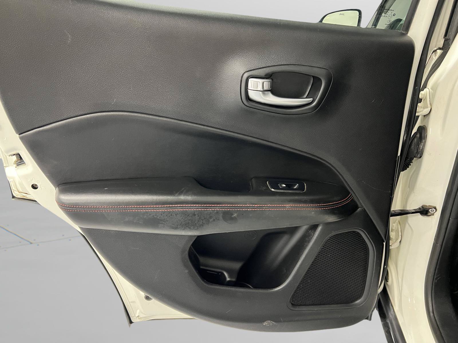 Used 2018 Jeep Compass Trailhawk AWD/4WD image 31