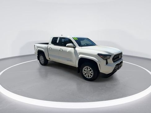 Used 2025 Toyota Tacoma SR5 AWD/4WD image 2