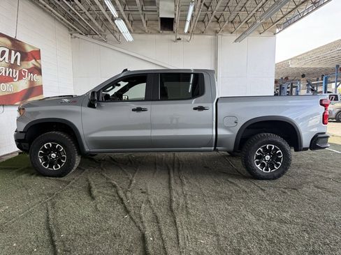 Used 2024 Chevrolet Silverado 1500 ZR2 w/ Technology Package image 13