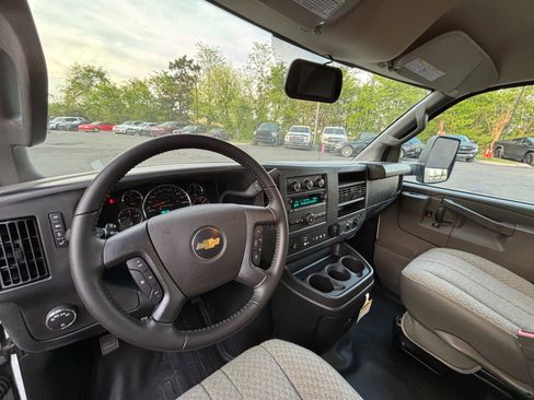 Used 2022 Chevrolet Express 3500 w/ Power Convenience Package RWD image 10