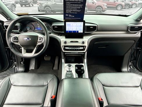 Certified 2022 Ford Explorer XLT w/ Equipment Group 202A image 3
