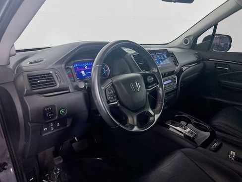 Used 2019 Honda Pilot Touring image 11