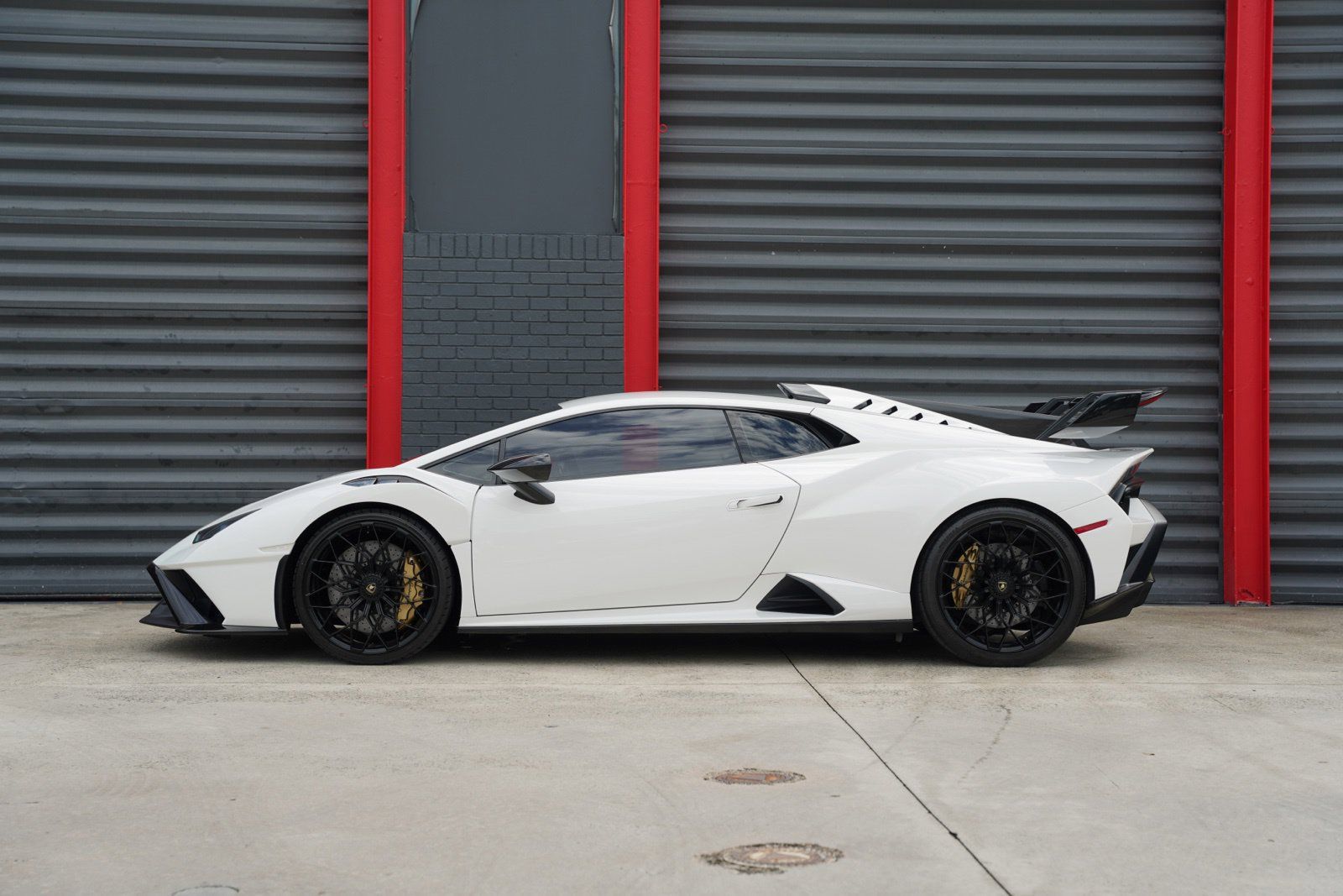 Used 2023 Lamborghini Huracan STO RWD image 16
