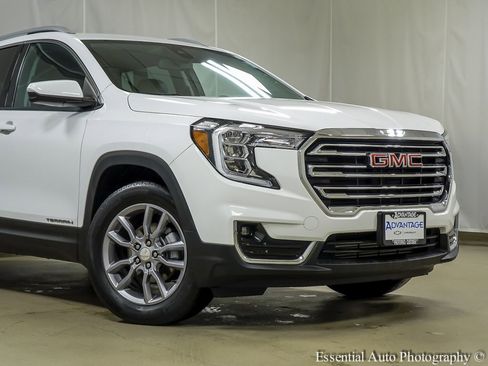 Used 2022 GMC Terrain SLT image 3
