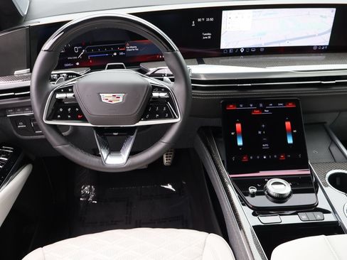 Certified 2025 Cadillac Escalade ESV V AWD/4WD image 17