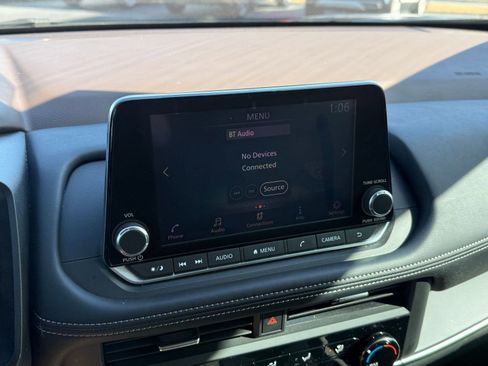 Used 2023 Nissan Rogue S image 27