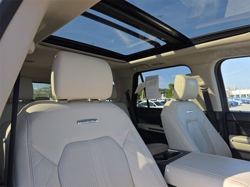 Used 2020 Ford Expedition Platinum image 11