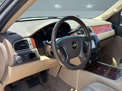 Used 2012 Chevrolet Avalanche LTZ RWD image 4