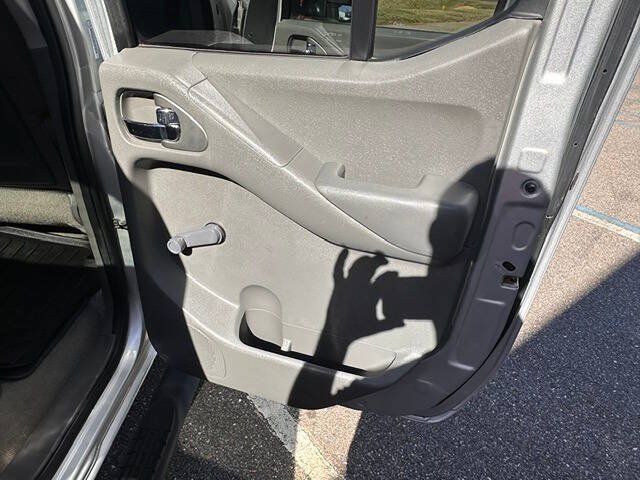 Used 2014 Nissan Frontier S AWD/4WD image 21