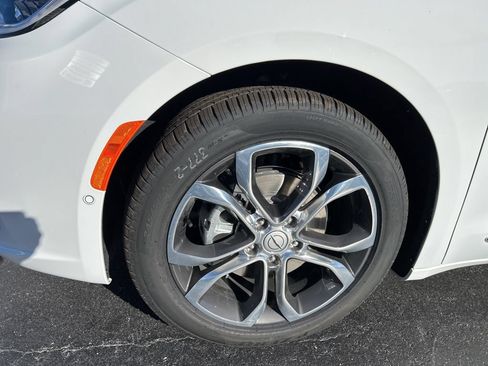 New 2026 Chrysler Pacifica Pinnacle FWD image 4