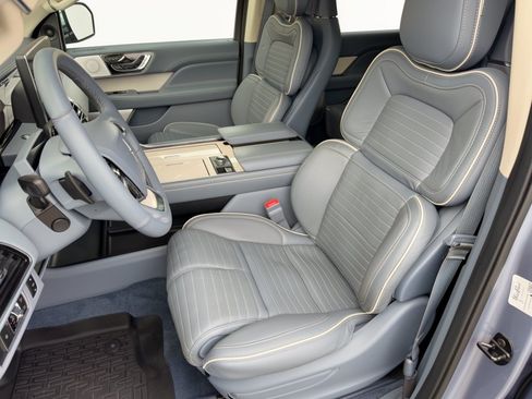 Used 2023 Lincoln Navigator Black Label AWD/4WD image 5
