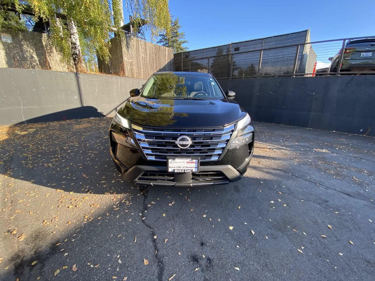 Used 2025 Nissan Rogue SV AWD/4WD image 9