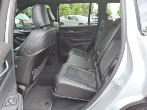 Used 2025 Jeep Grand Cherokee Altitude AWD/4WD image 18